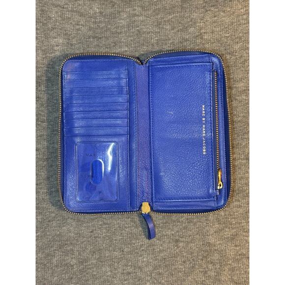 Marc by Marc Jacobs Blue Leather Work Wear Gold Plaque Logo Zip Around Wallet - Picture 6 of 8